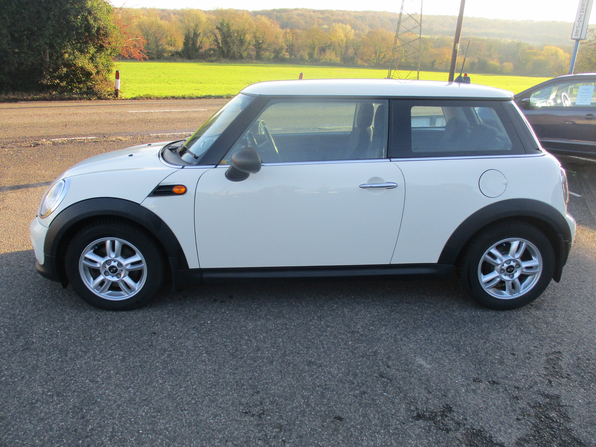 MINI HATCH 1.6 ONE (6 SPEED) 2011